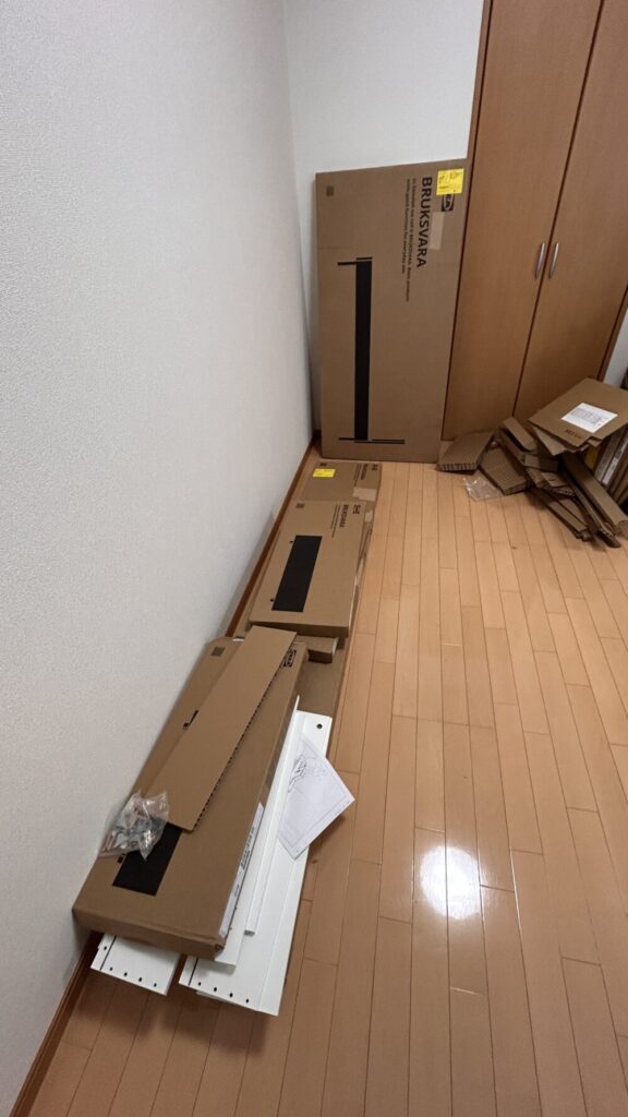 ベッドの部材（開封前）