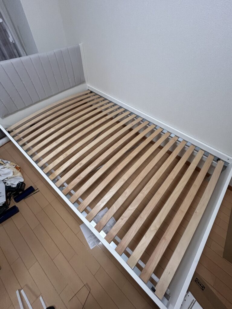 スノコが置かれたベッド