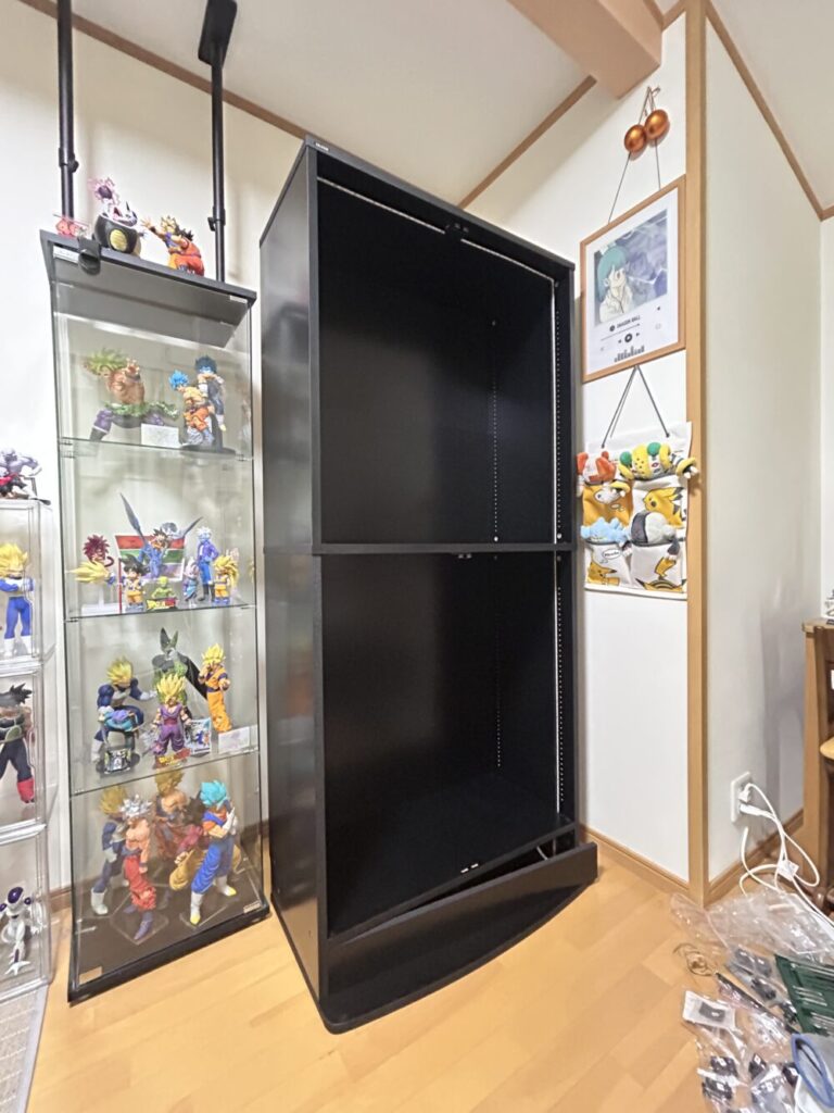 JAJANユニールの黒い本体フレームを組み立てている途中