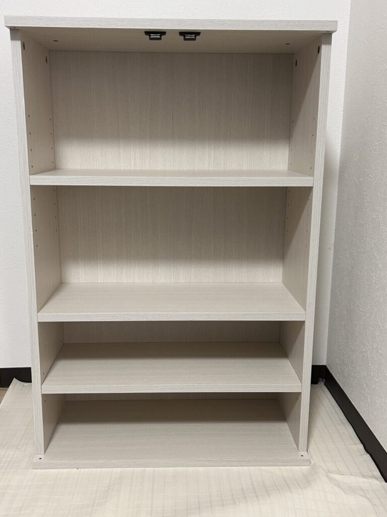 扉を取り付ける前のニトリのキャビネットセットマーレ