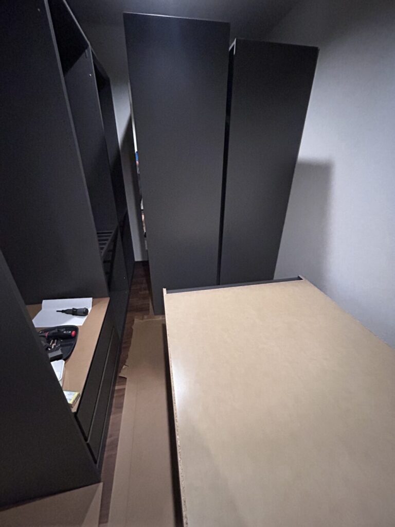 IKEA PAX100cm幅フレームの組立てで狭くなった作業スペース