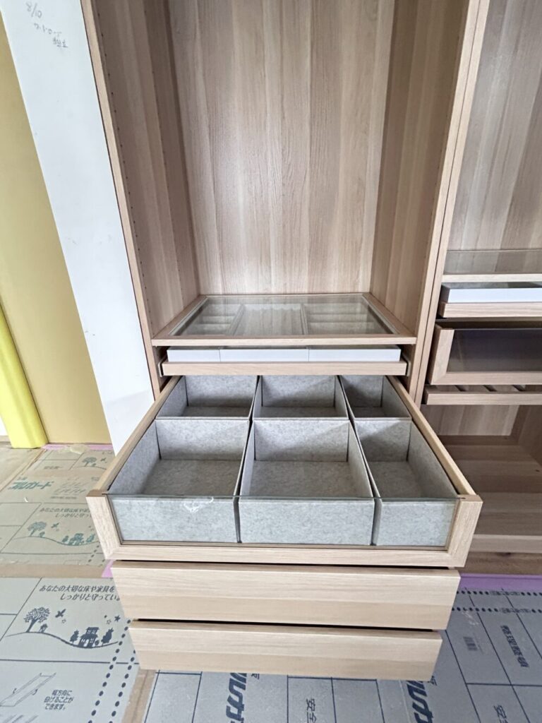 IKEA PAXに取り付けたガラス前面の引き出しと収納ボックス